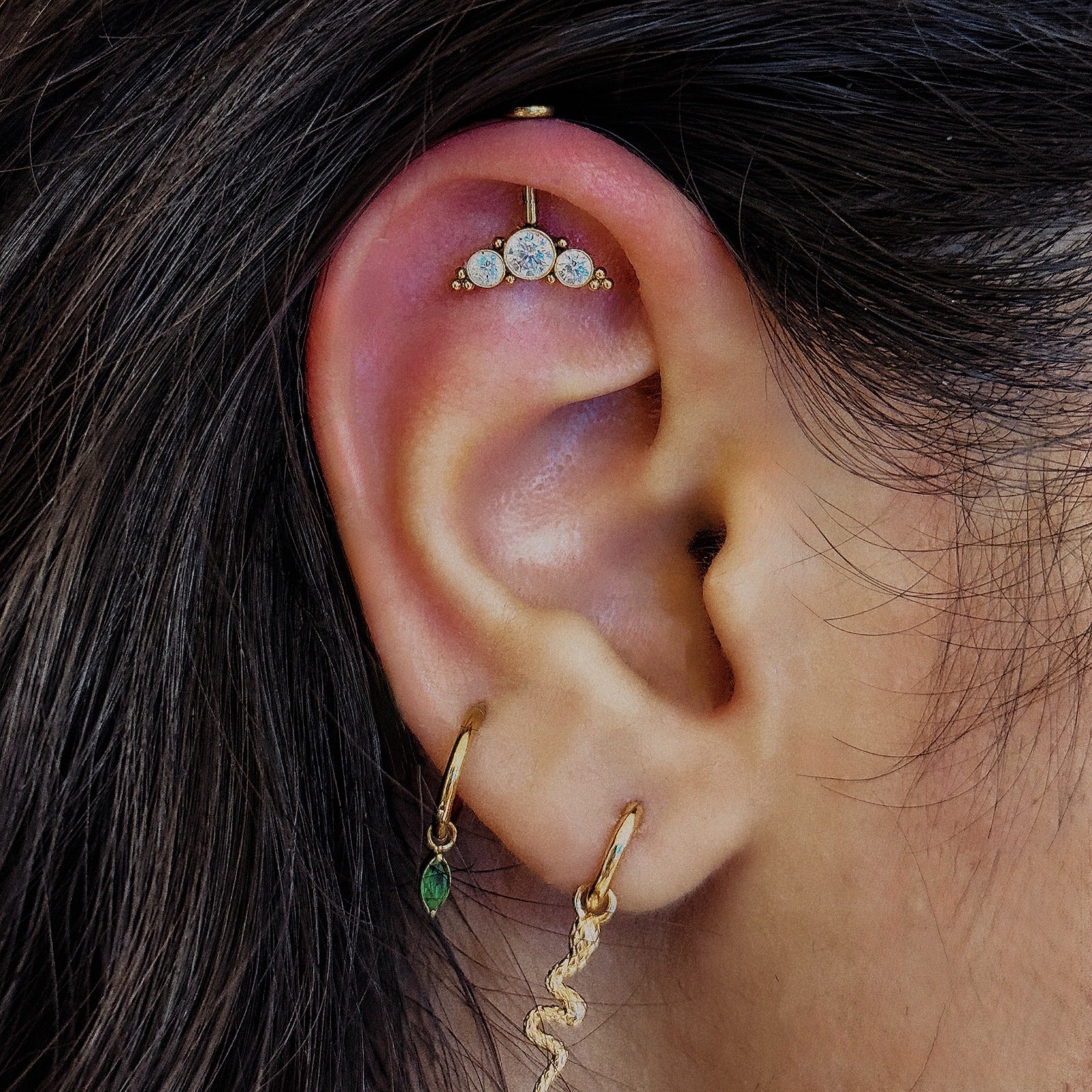 Bugadi / Vertical Helix Cluster — Bezel-Set