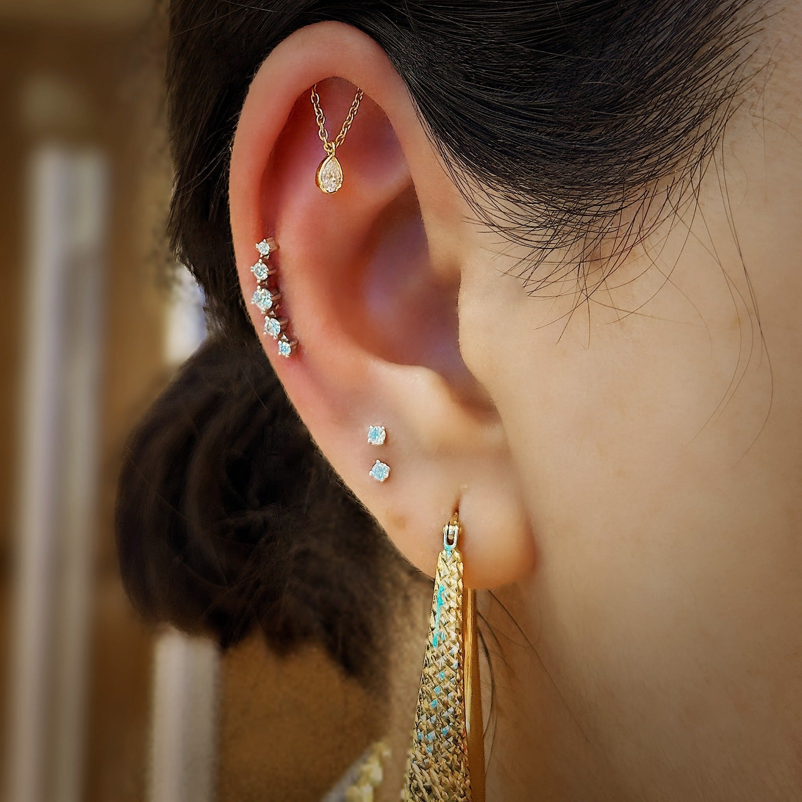 18K Yellow Gold Hidden Helix Pear-Shaped Lab Diamond
