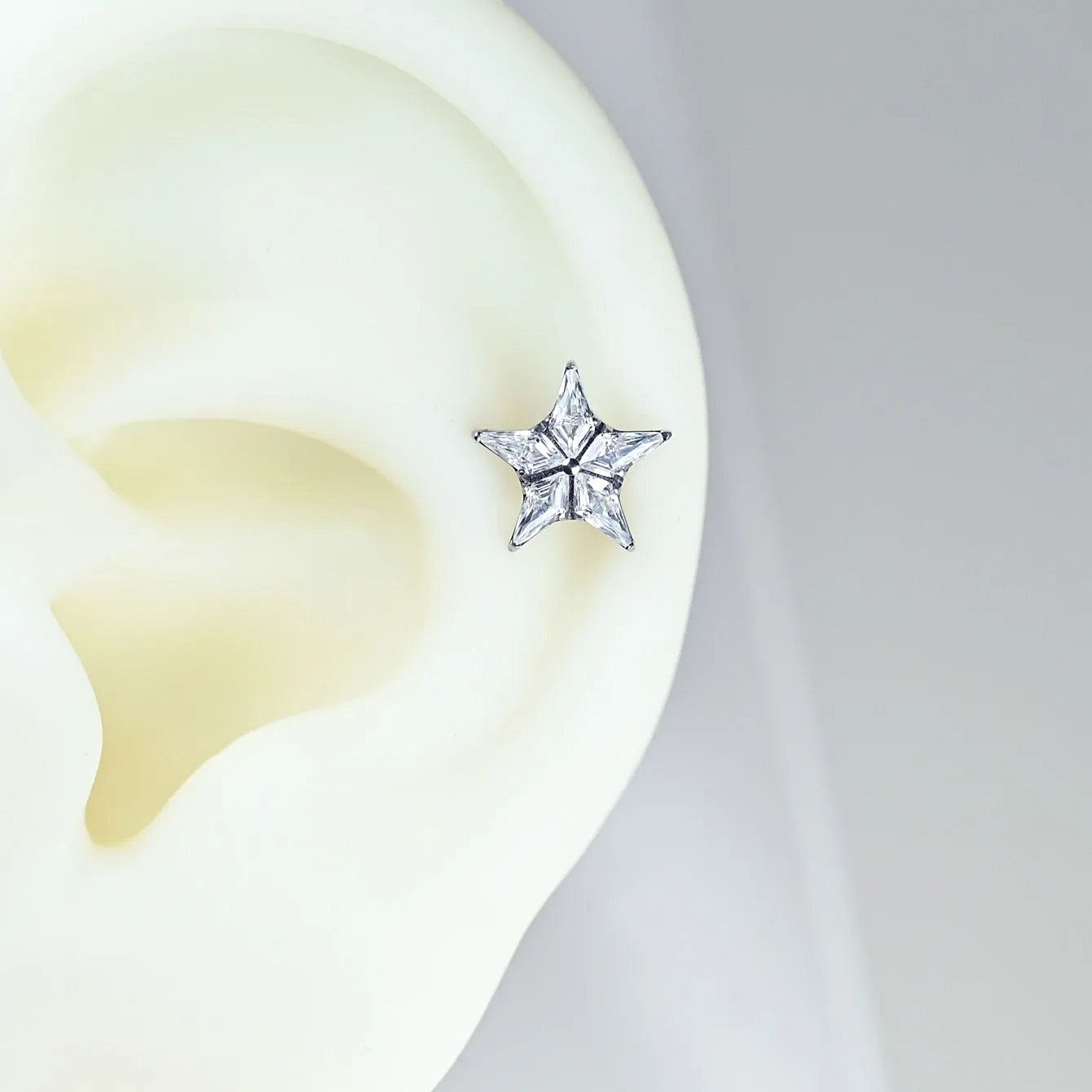 LAB_Star_05 ASTM F136 Titanium 16G (1.2MM) Internally Threaded Crystal Star Piercing Stud