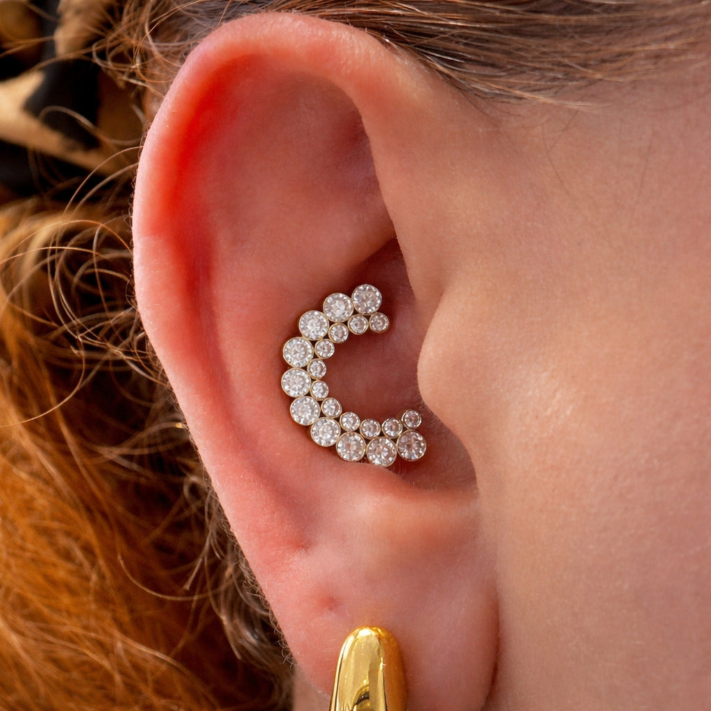 Curved Cluster 18K Gold • D-Color Moissanite