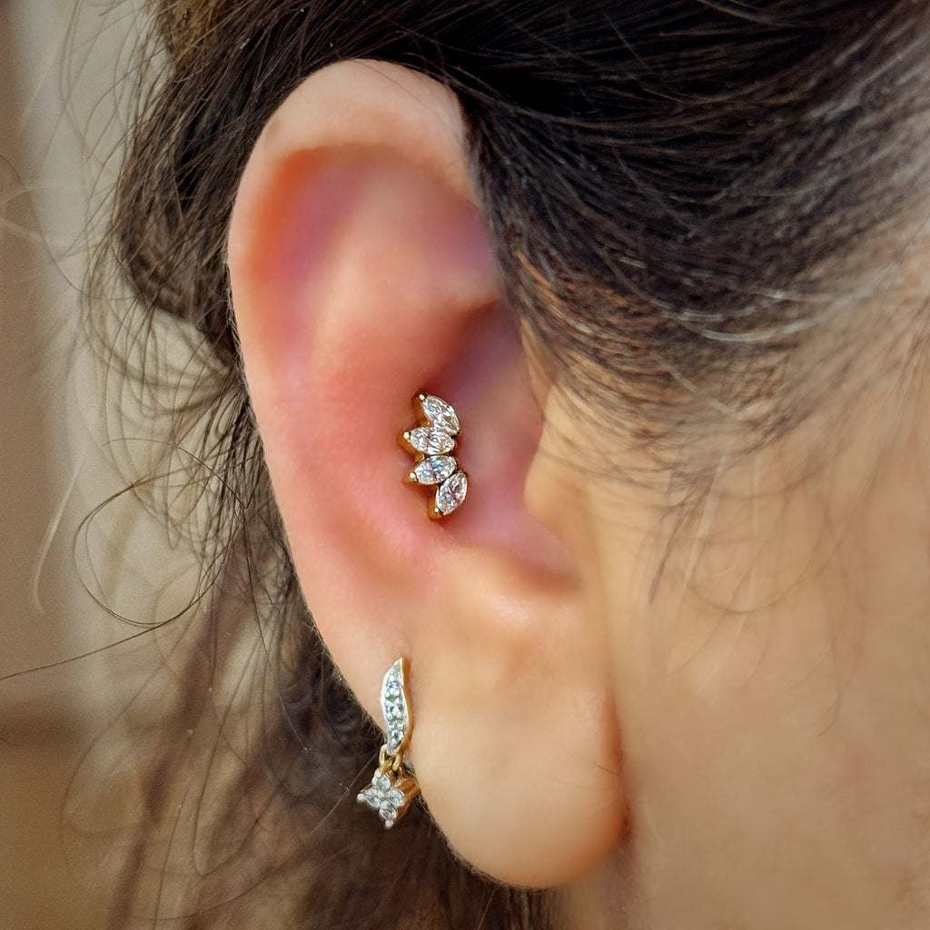 LAB_Curve_03 ASTM F136 Titanium 16G (1.2MM) Internally Threaded Labret Stud 4CZ
