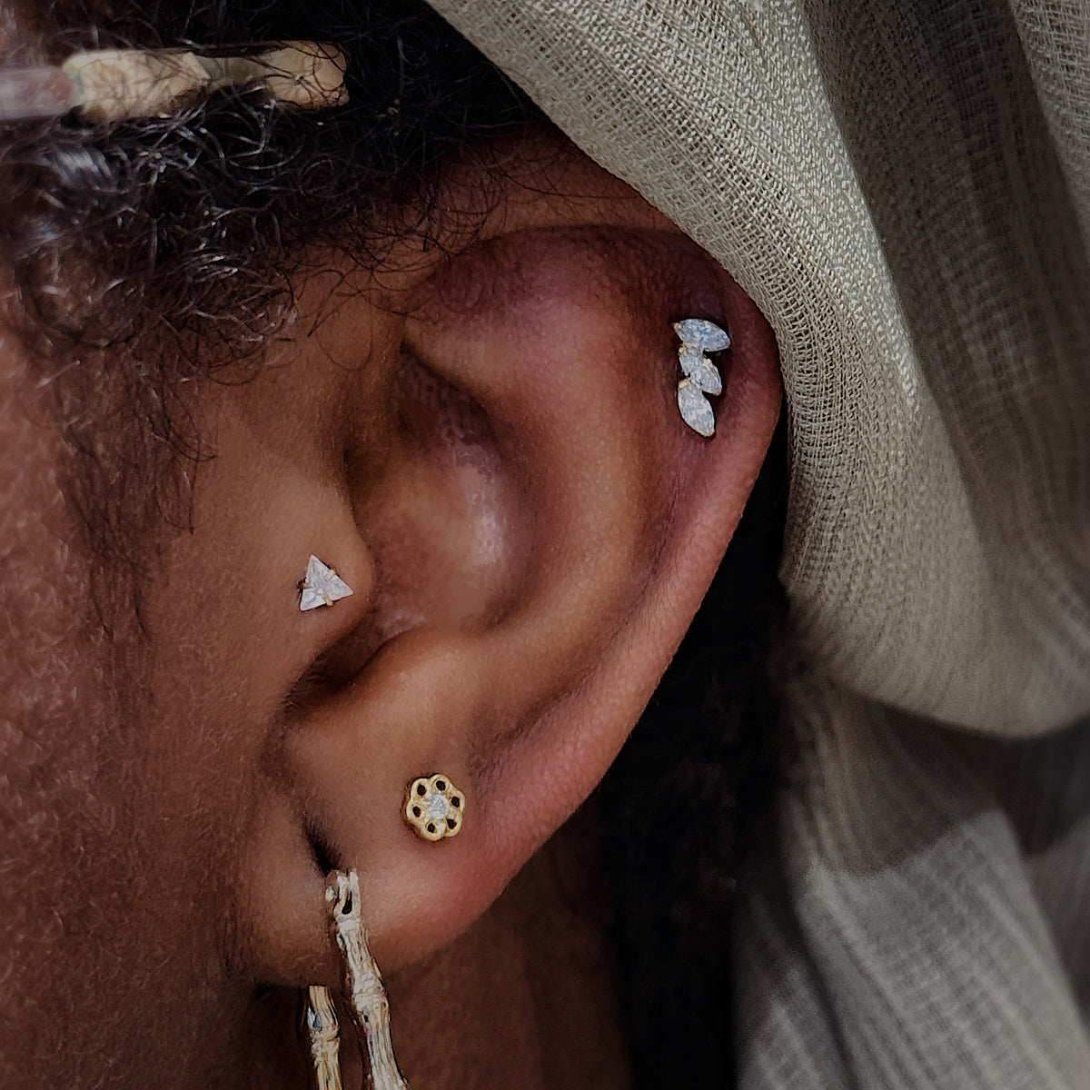 18K Gold Floral Moissanite Stud