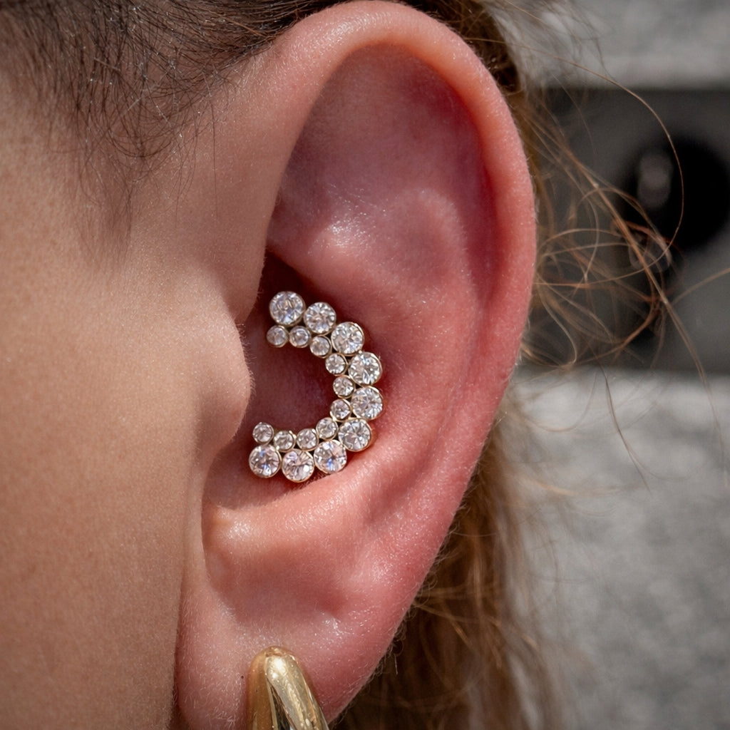 Curved Cluster 18K Gold • D-Color Moissanite
