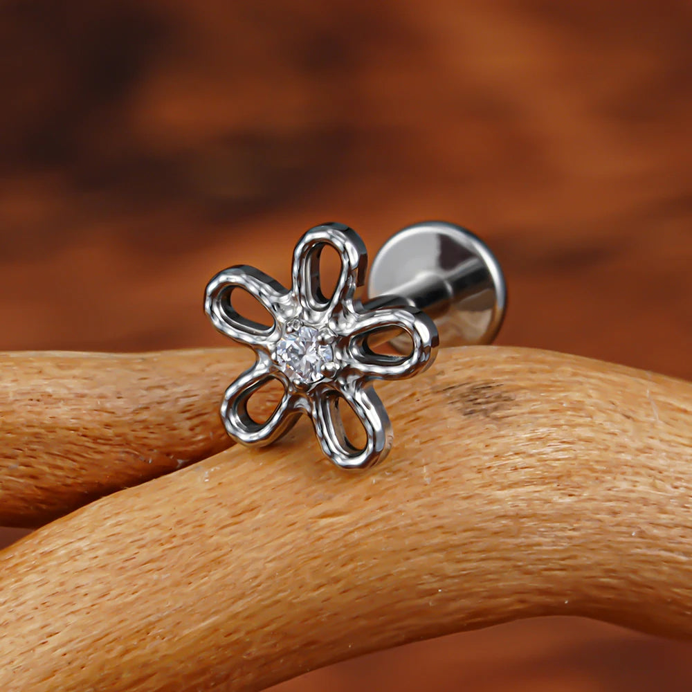 Lab_Flower_04 ASTM F136 Titanium 16G (1.2mm) Internally Threaded Flower Stud