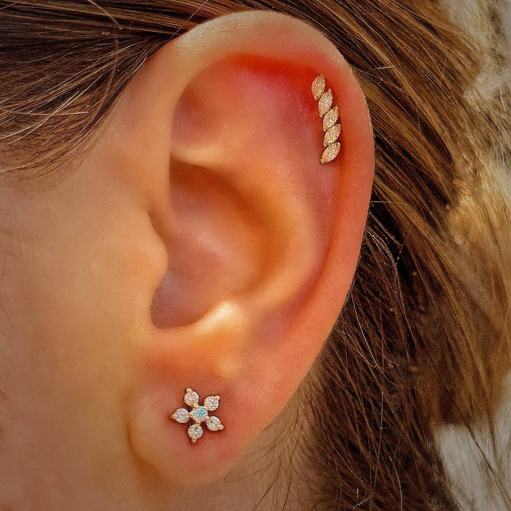 18K Gold Diamond Flower Labret with Natural Round Diamonds